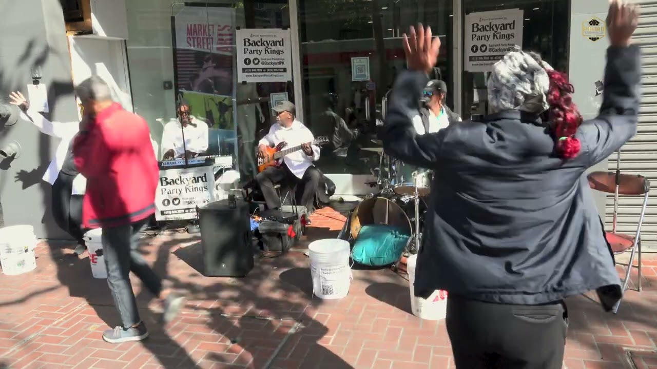 Welcome to San Francisco! Chill music vibes on the street with Parris Lane and the band