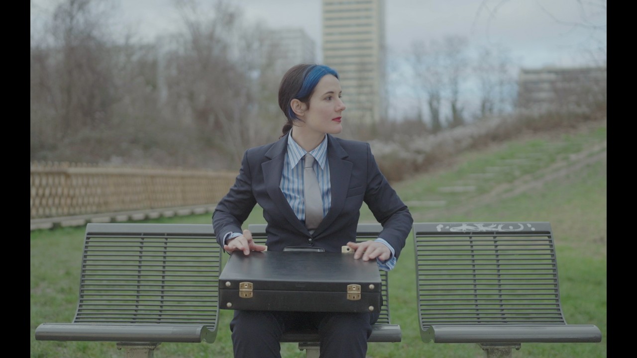 Suzanne Belaubre - Cosmonaute (Clip Officiel)