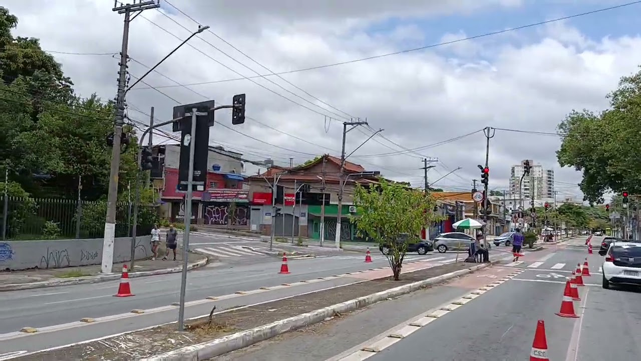  AS AUTORIDADES TRANSFORMAM UMA PARTE DAS VIAS, ,EM SÃO PAULO ,EM ÁREA DE LAZER  AOS DOMINGOS .