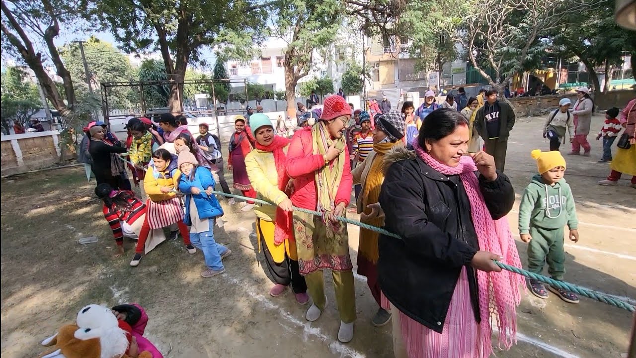 #dayalbagh अदनबाग ब्रांच में बसंत स्पोर्ट्स रस्साकसी महिलाएं, जीती छात्र-छात्राओं से जीते पार्ट 2