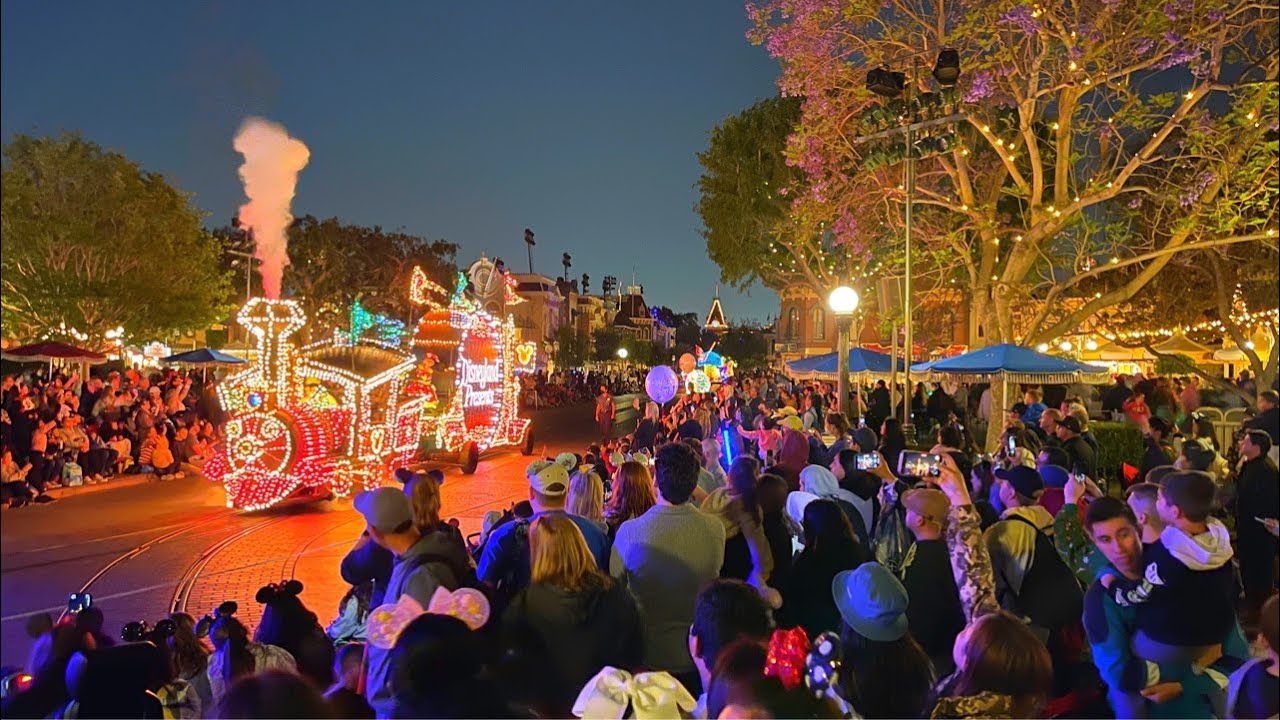 🔴 LIVE Tuesday Night At Disneyland Resort! Rides, Wondrous Journeys Fireworks, Merch, Crowds & More