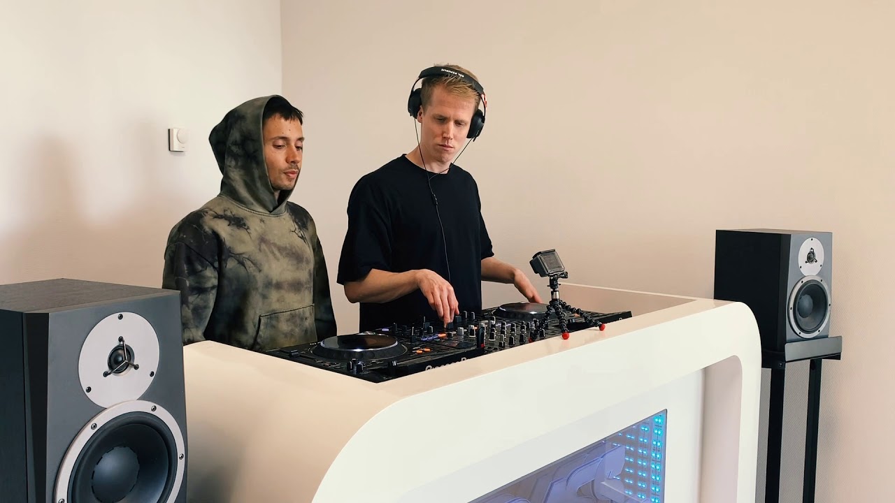 Bassjackers - Les Pays Bass Radio 004 [B2B WITH JAY HARDWAY]