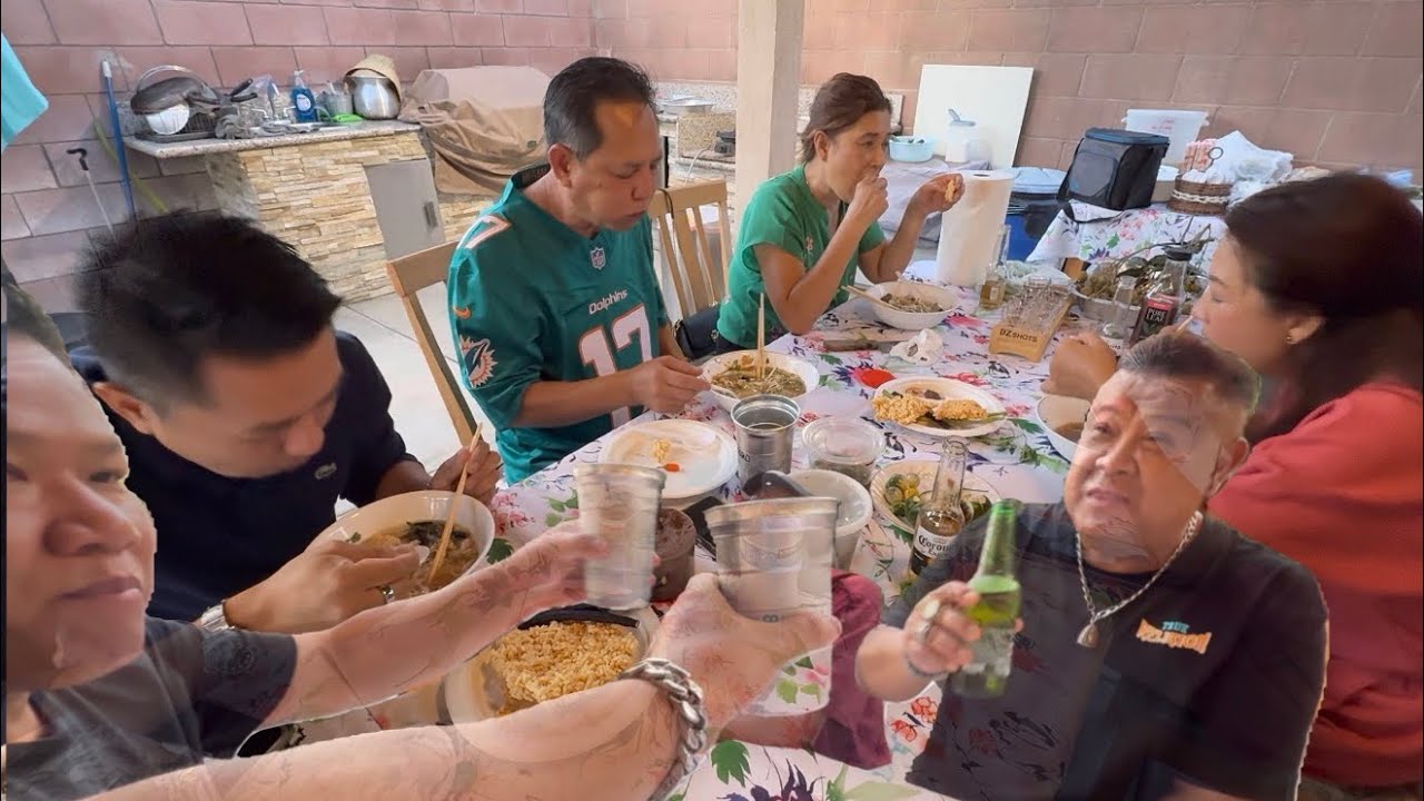 Laos LA ສະບາຍດີ🙏Los Angeles Lao friends family Together BBQ เพื่อนเป็นคนลาวคนไทยกินข้าวด้วยกัน