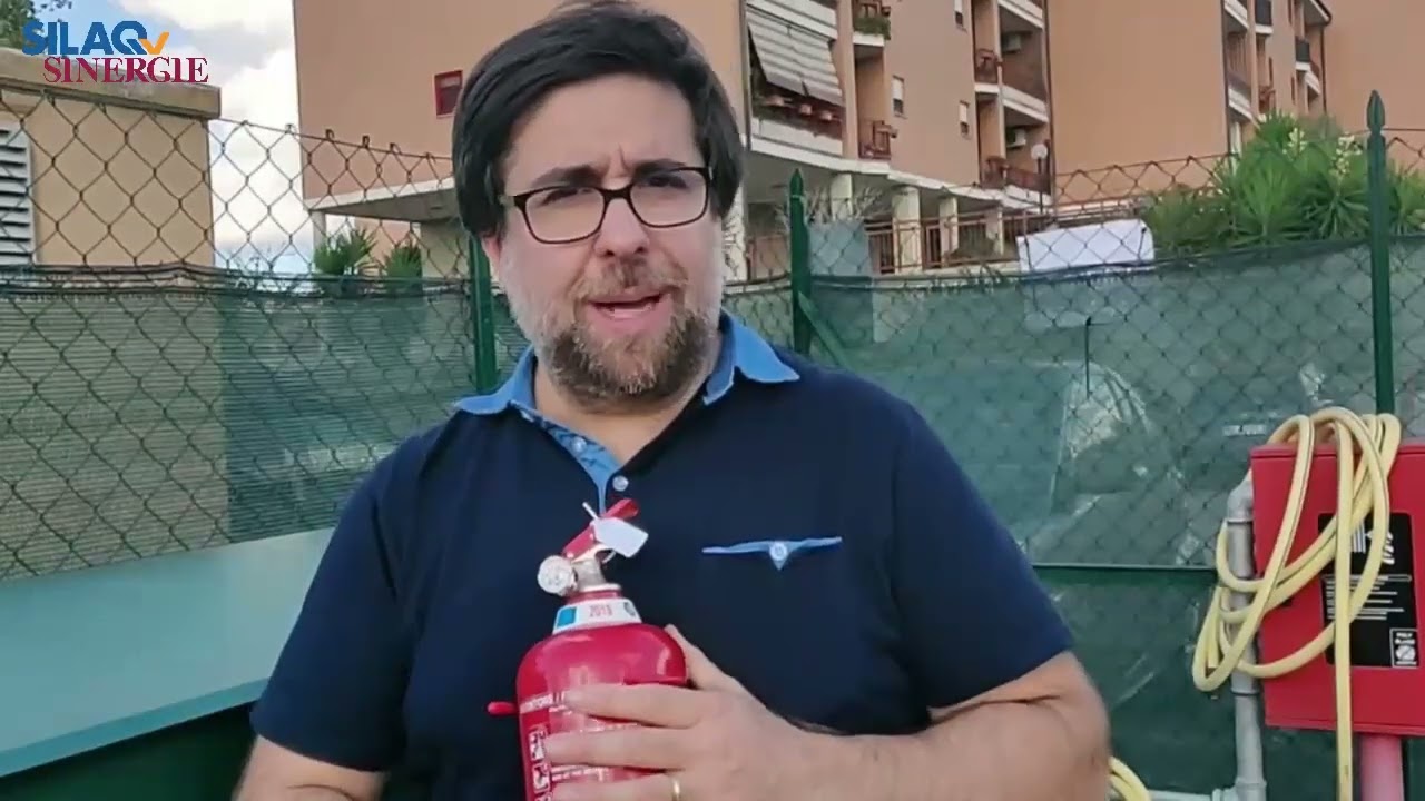 Dimostrazione utilizzo estintore da Automobile