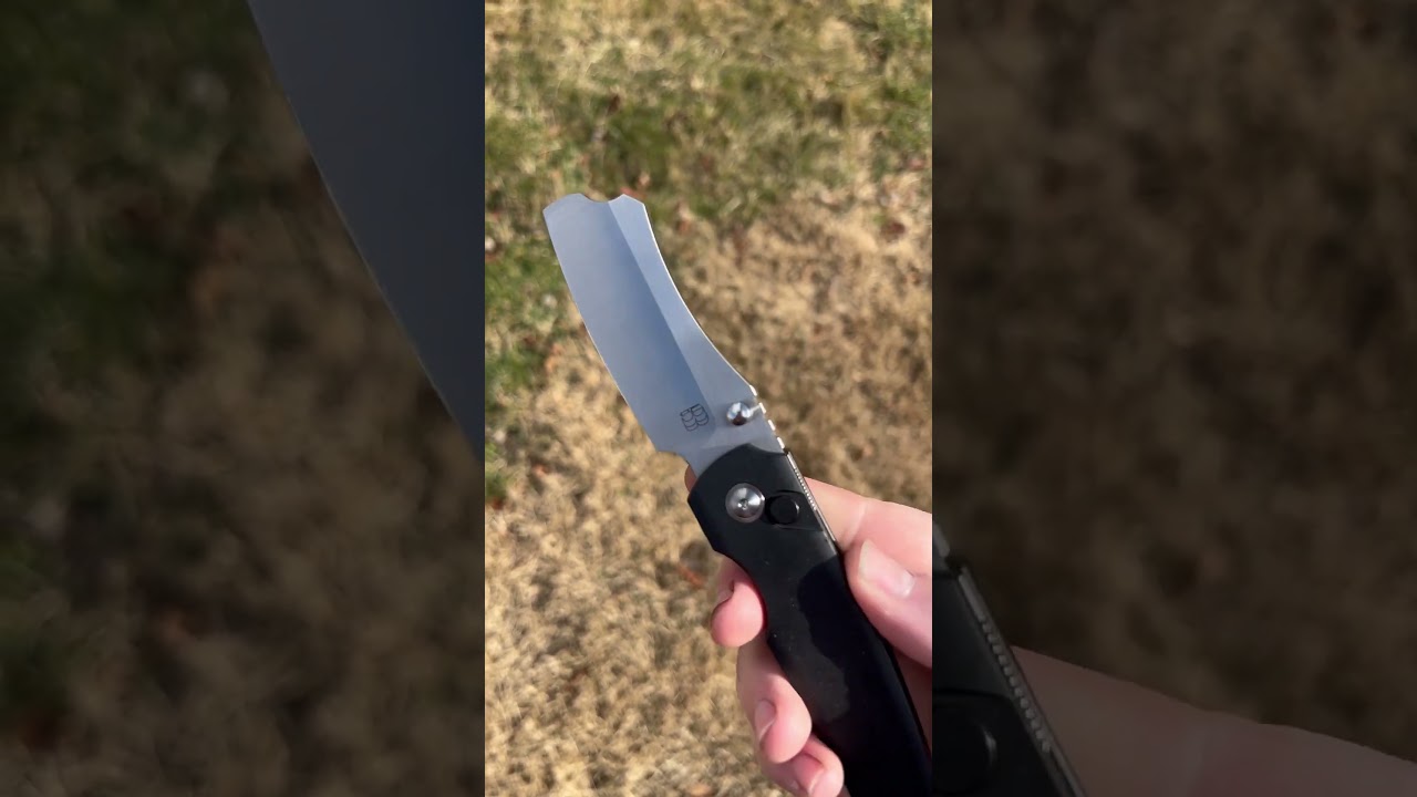 The Berg Blades Barber button lock!  This man dosent miss 🔥🔥 #edc #edcknife #nkd