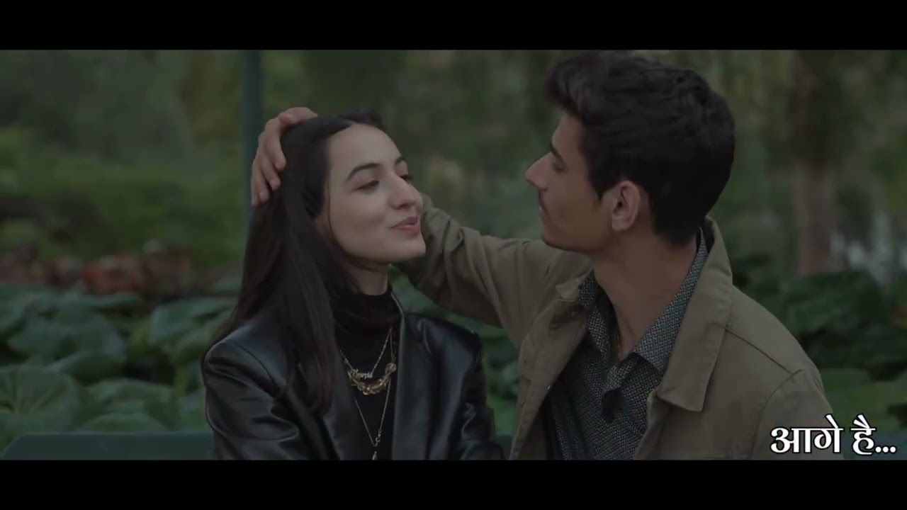 हमारे अंदर छीपे हुनर आधे अधूरे खिलते है क्योंकी हम माना हुआ दिखावेका जीवन जीते है जाना हुआ सत्य नही॥