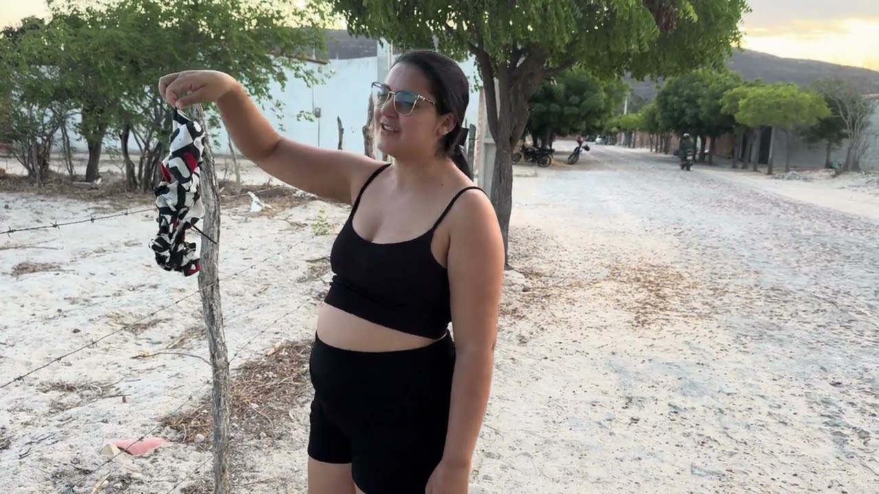 De tanto Sara usar o short só Vieira se zangou e mandou Claudinha queimar