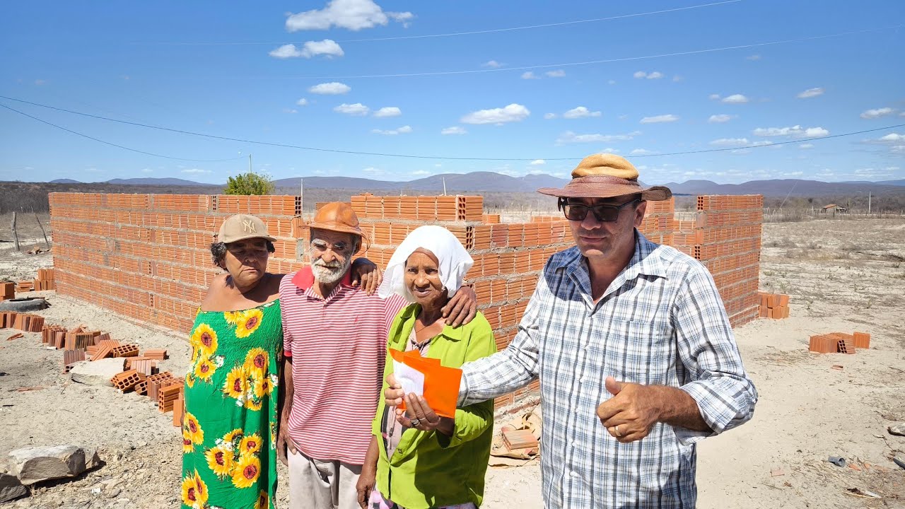 CHEGOU AJUDA PARA A CONSTRUÇÃO DA CASA DE SEU AFONSO E DONA ONORINDA NO SERTÃO MAMOEIRO.