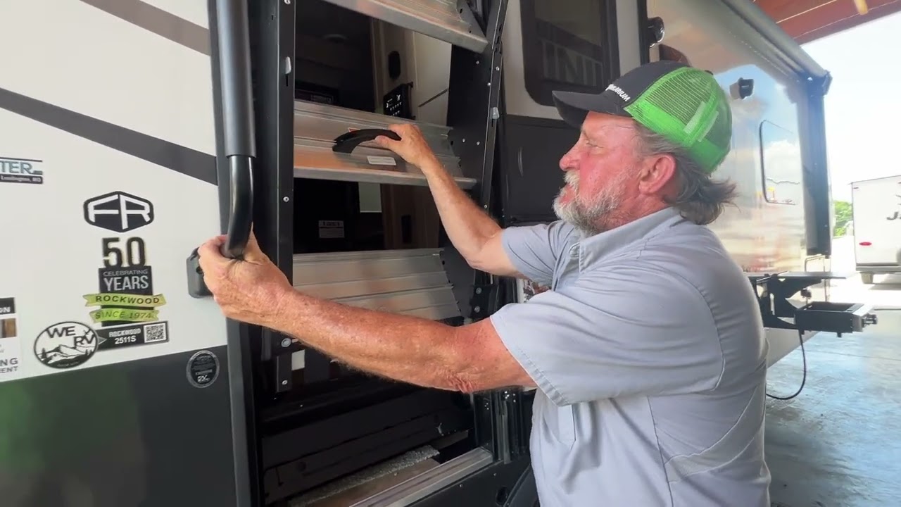 Virtual Walkthrough 2025 Forest River Rockwood Mini Lite 2511S Travel Trailer at Parkland RV Center