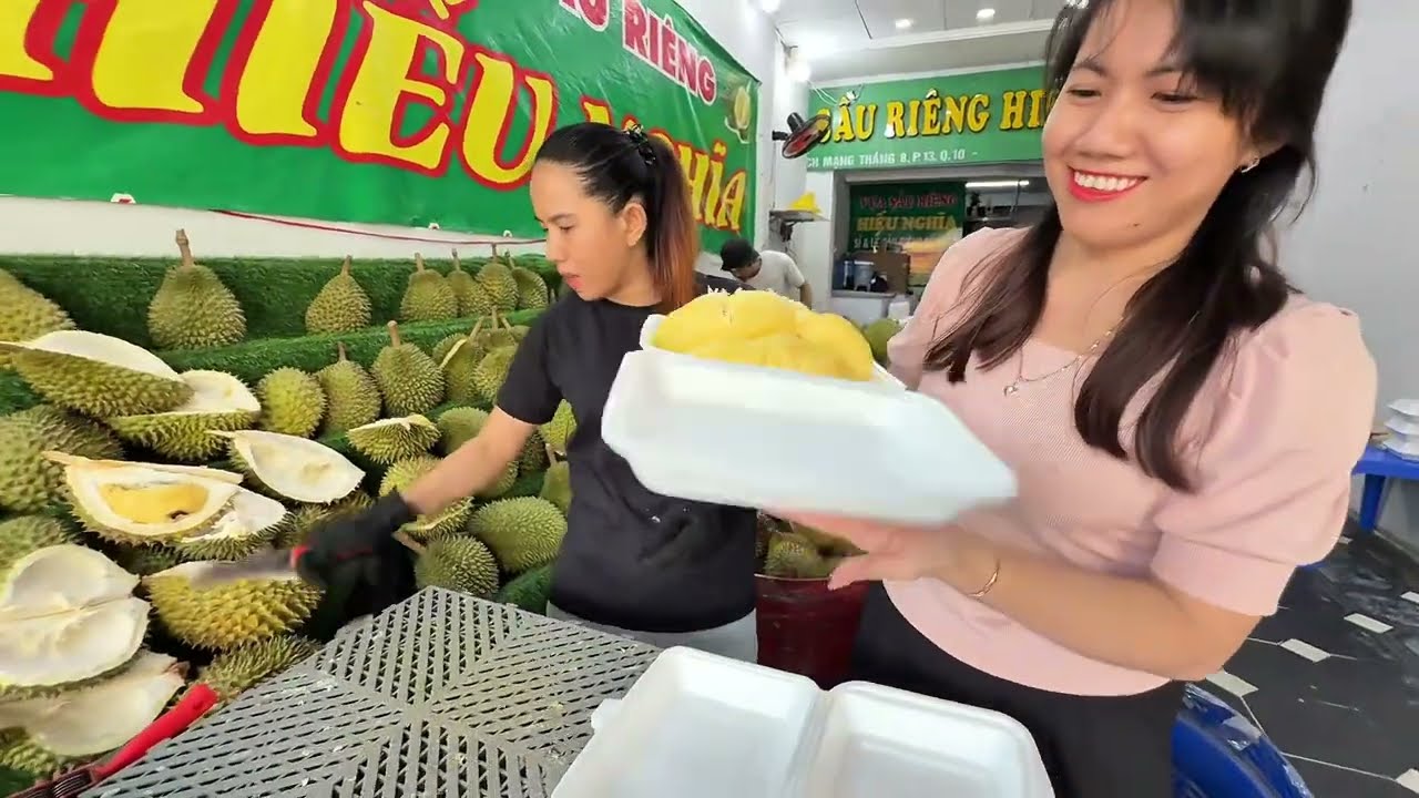 Th&aacute;nh khui sầu ri&ecirc;ng CƠM V&Agrave;NG hạt l&eacute;p NH&Igrave;N SẦU CHẤT CẢ vựa khi S&agrave;i G&ograve;n se lạnh 