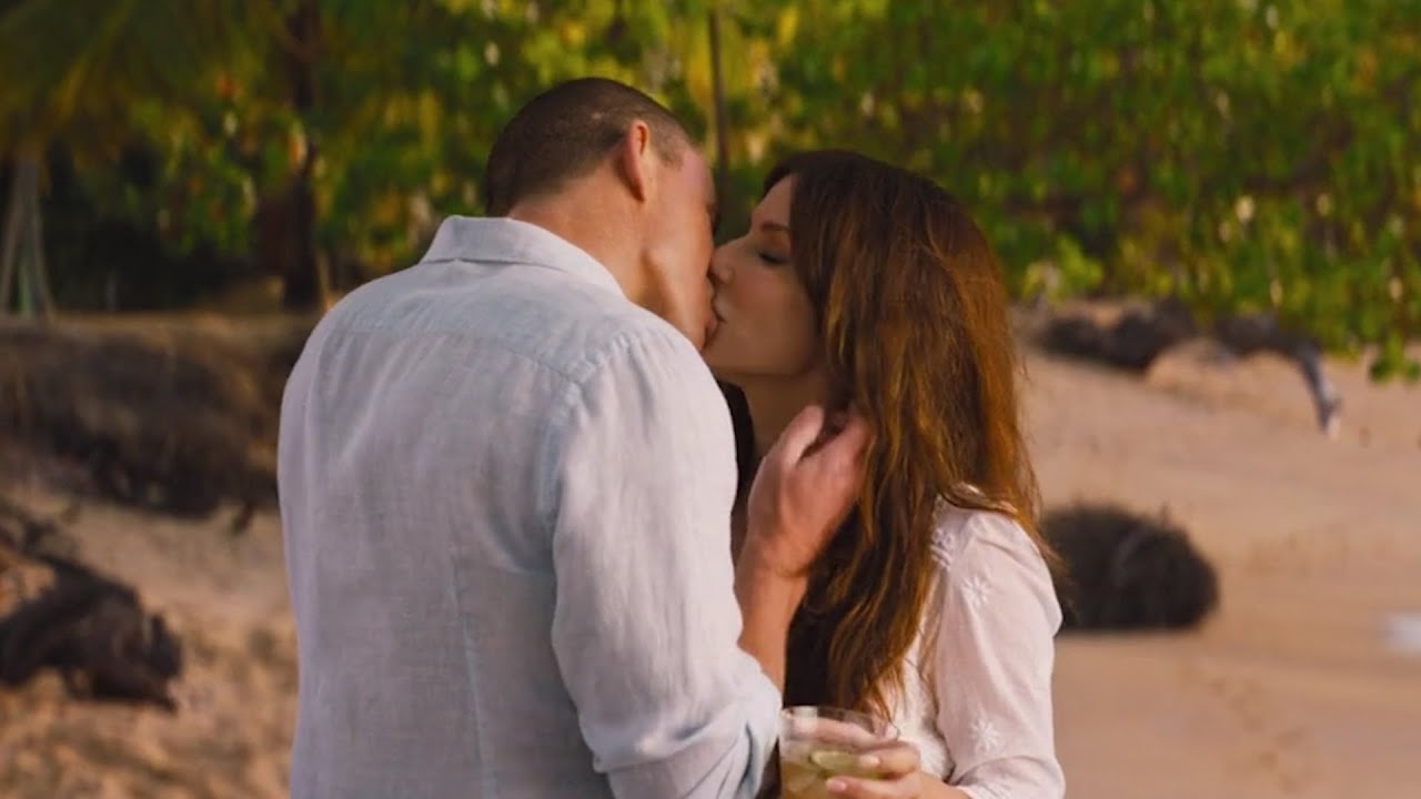 The Lost City / Kiss Scene &mdash; Loretta Sage and Alan Caprison (Sandra Bullock and Channing Tatum)