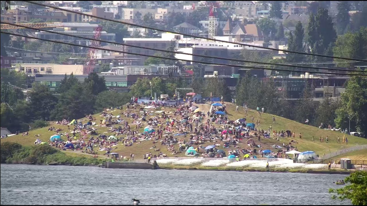 Seattle 4th of July 2023 in Lake Union with fireworks at night live