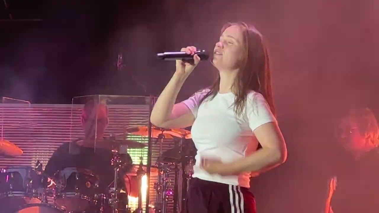 Sigrid - Burning Bridges - Live @ MS Dockville, Hamburg - 08/2025