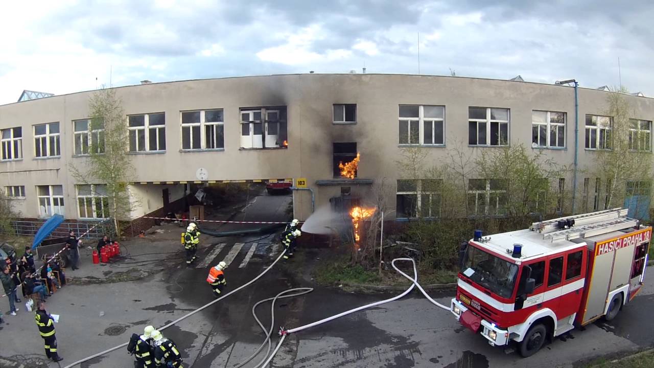 Letňanský železňák 2016 - požár nízké budovy /JSDH Praha Letňany