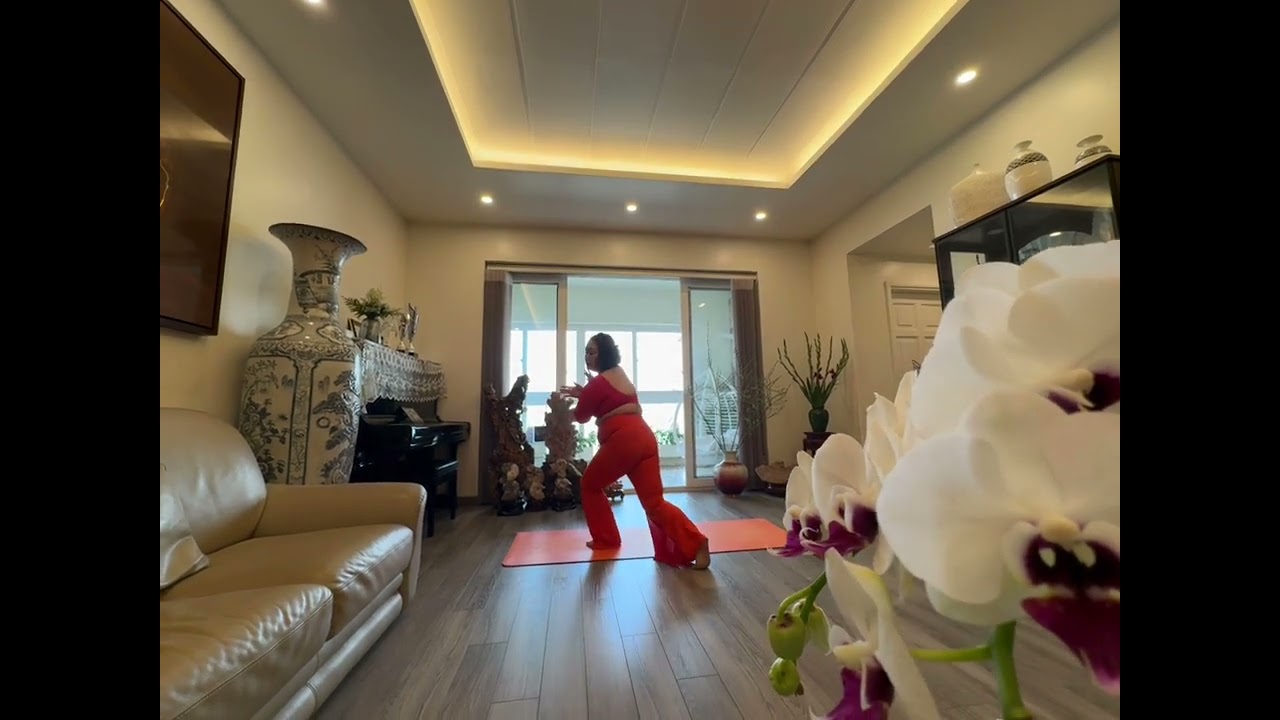 Happy new Year - Yoga Flow. Biên đạo Kiều Hạnh Phạm Hương; Flowby Hangmoon
