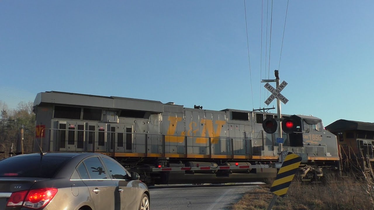 Towe String Road Railroad Crossing, Jacksboro, TN
