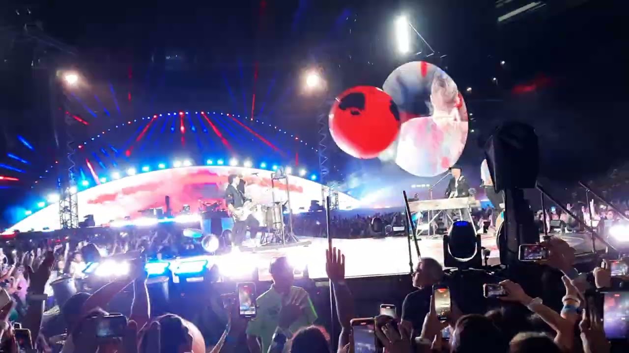 06/08/2022 - Coldplay Live, Philadelphia, PA - Viva La Vida