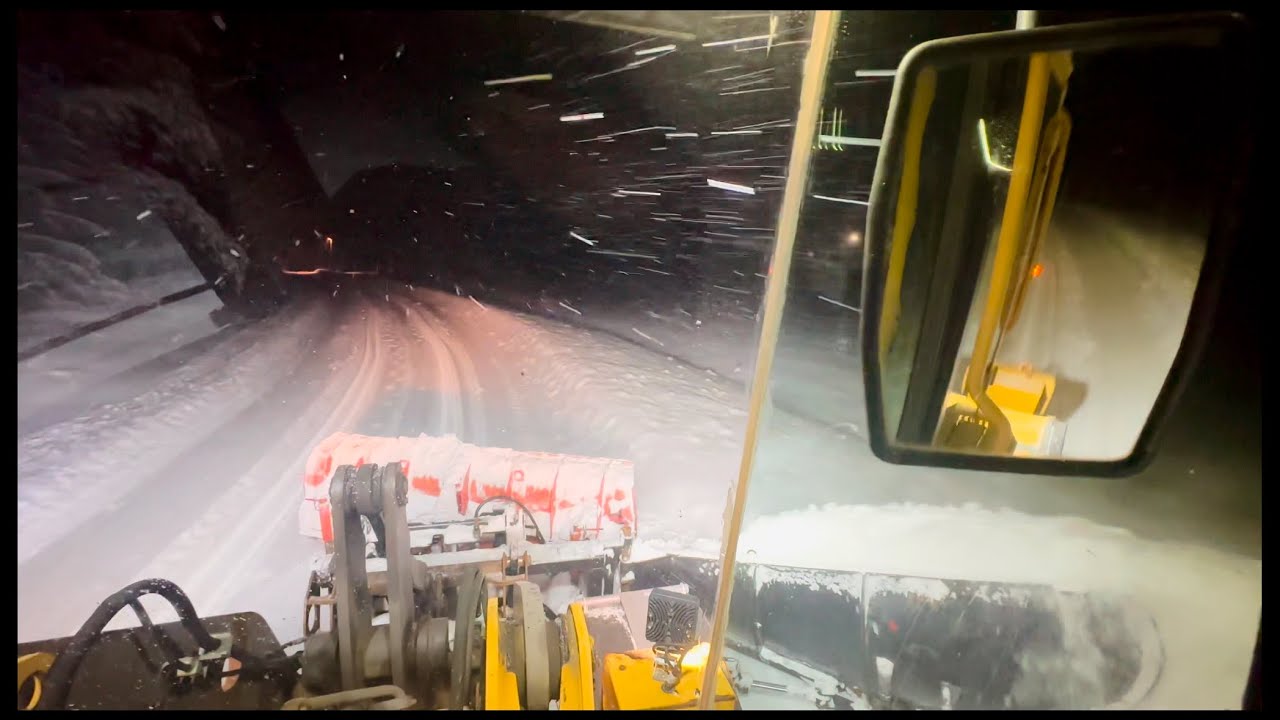 Heavy SNOWFALL | Helping others benching snowbanks