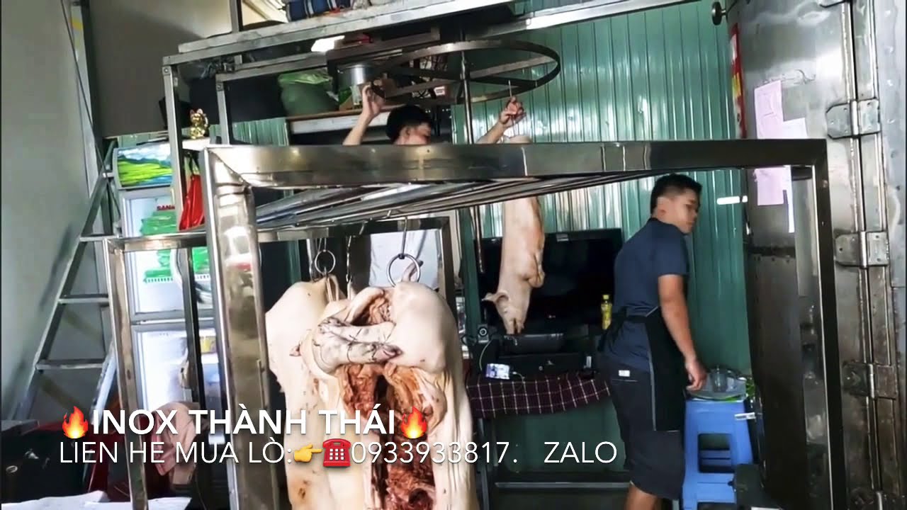 Quay Cùng Lúc 4 Con Heo, Quá Nhẹ Nhàng , Với Lò Quay ( LT-120 S) Do Inox Thành Thái Sản Xuất.