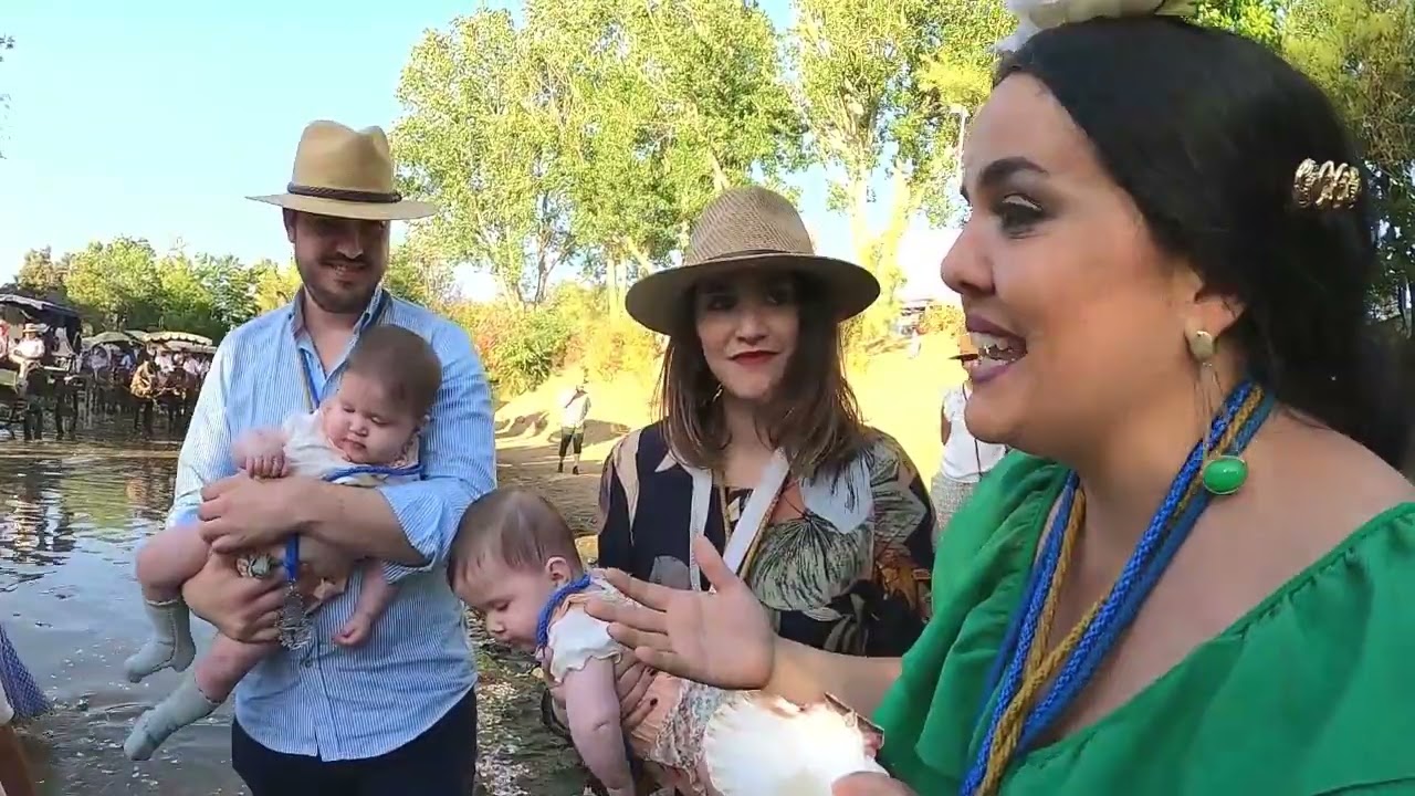 Nuevos Romeros Bautizándose En El Río Quema.