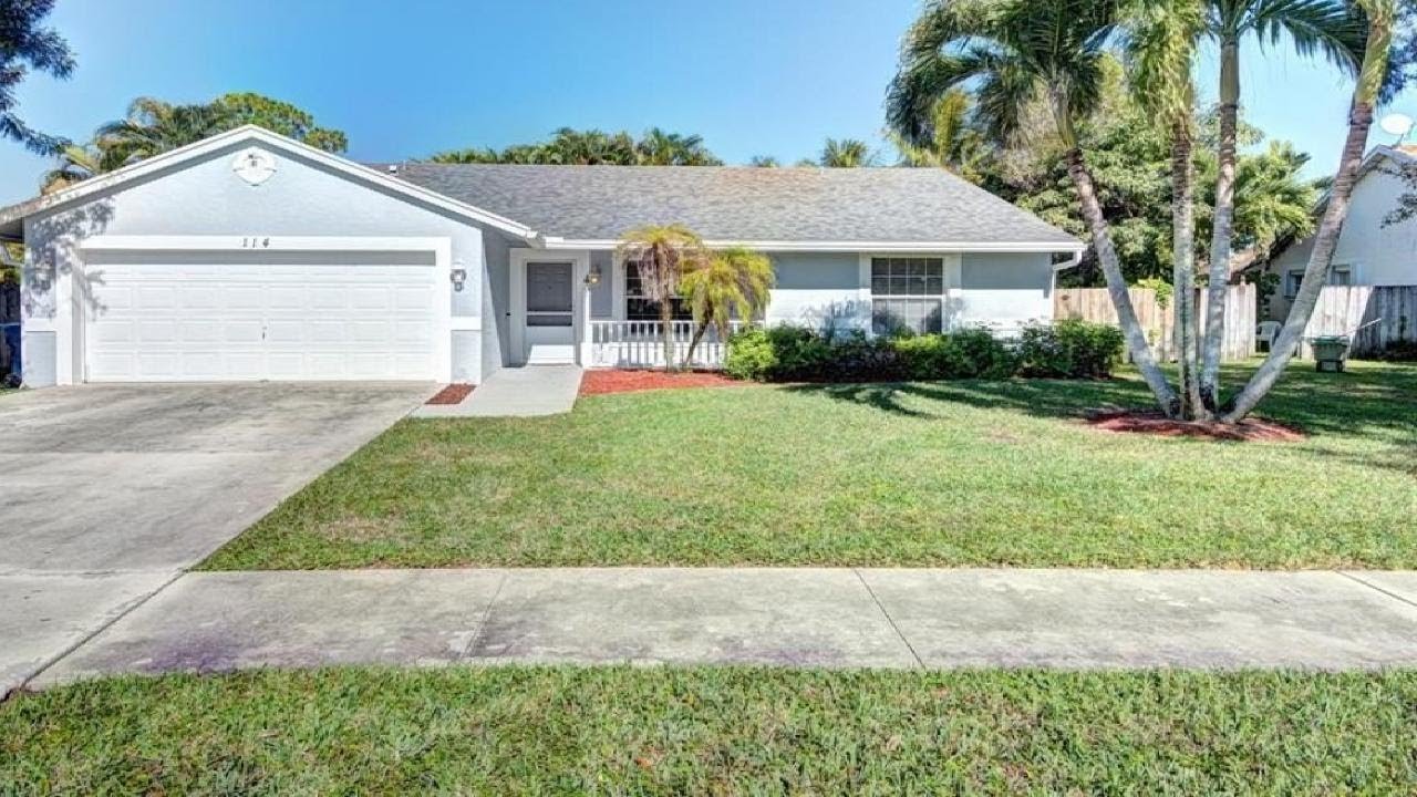 114 Sand Pine Way, Royal Palm Beach, FL Presented by Desare Kohn-Laski.