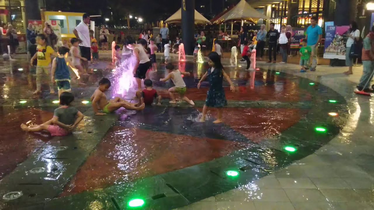 Bermain Air Mancur di AEON Mall BSD City  - Alby Happy