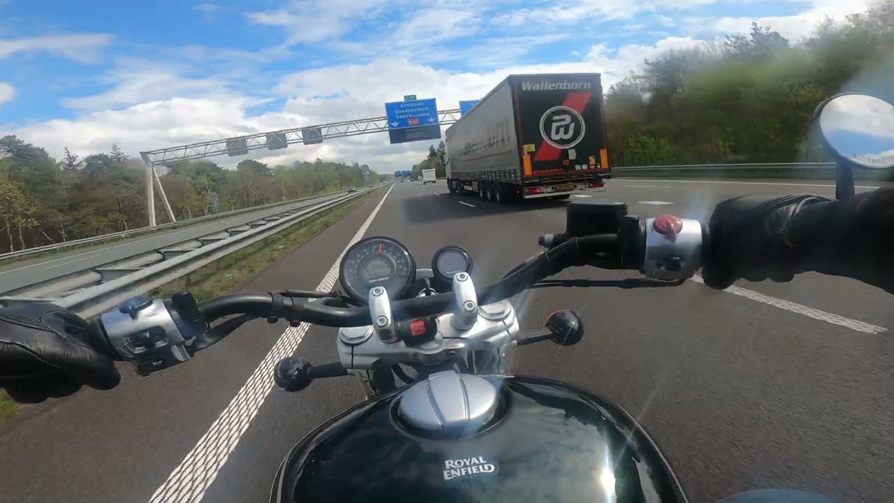 Making it look easy on the highway with the Super Meteor | But it's actually an intense workout!🫠