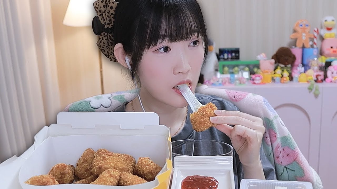 치즈가 쭉쭉~ 늘어나는 치킨이 나왔다?!