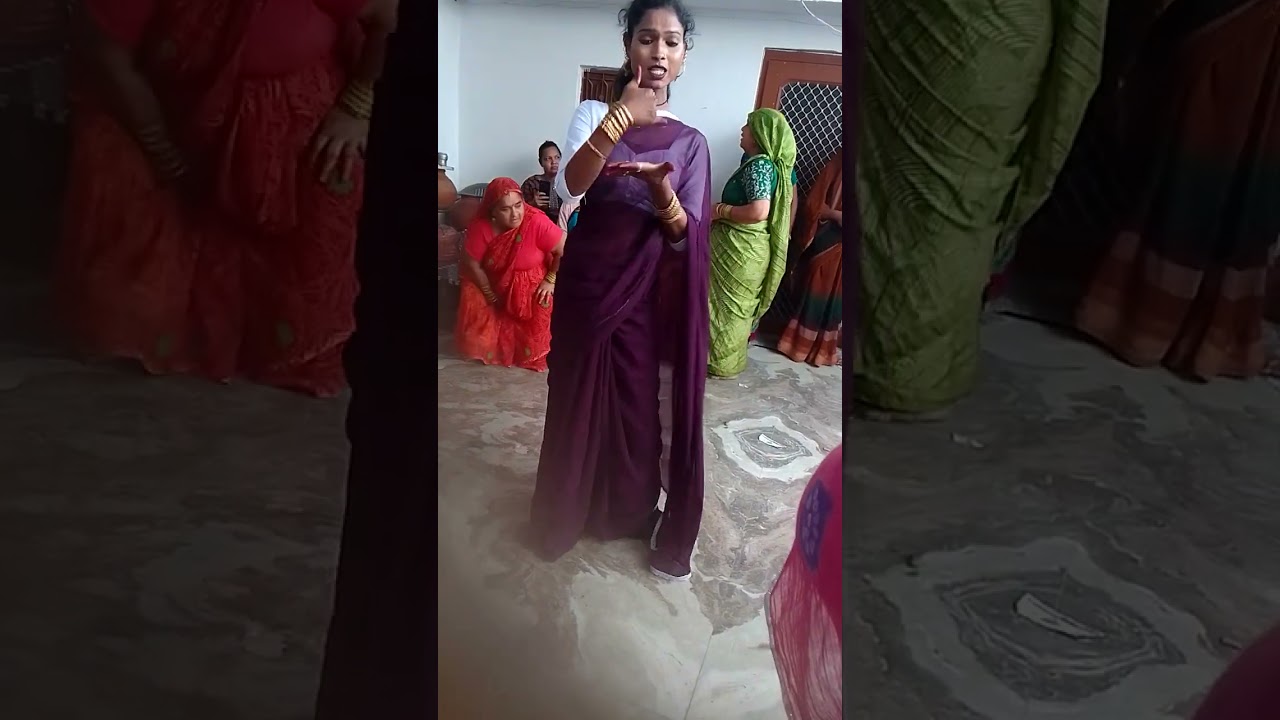 प्रभात कीर्तन में पहुंची किन्नर , देवी के भजन पर जमकर झूमी भक्ति