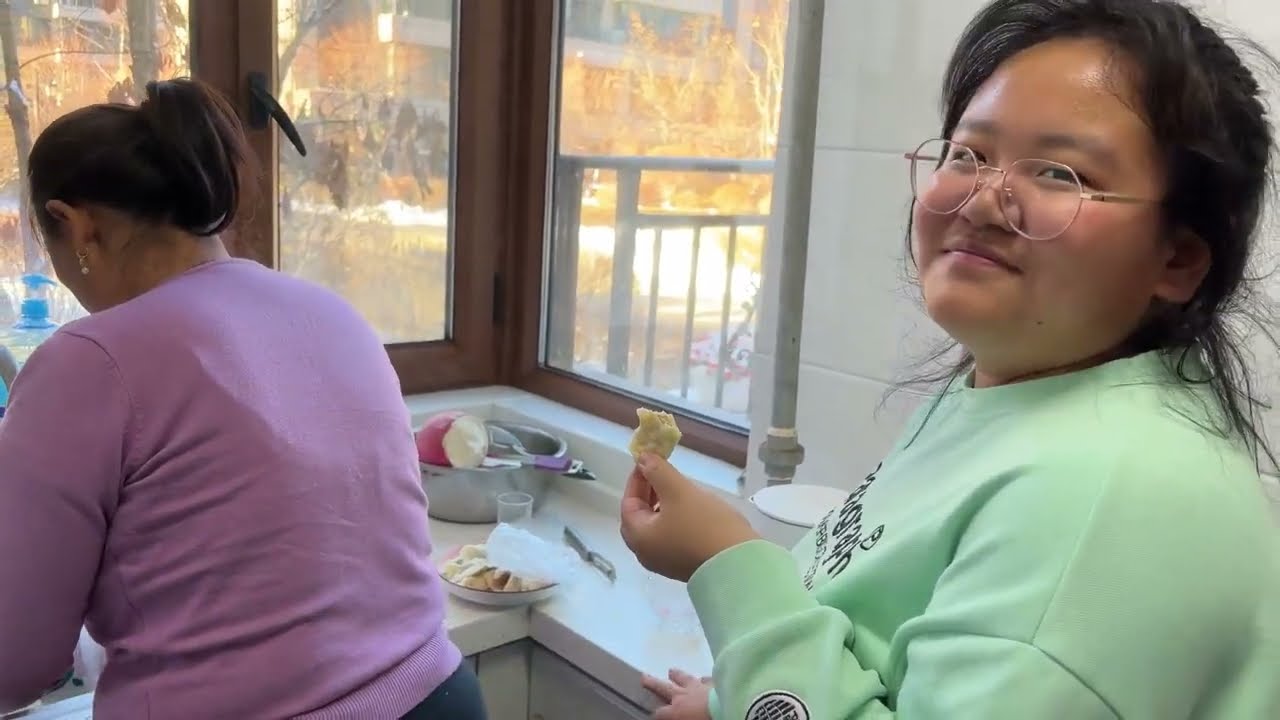 情况紧张，妹妹被学校撵回家，二条和老妈赶紧囤货，这回不怕了！#新农人计划2025#抖音乡村生活家