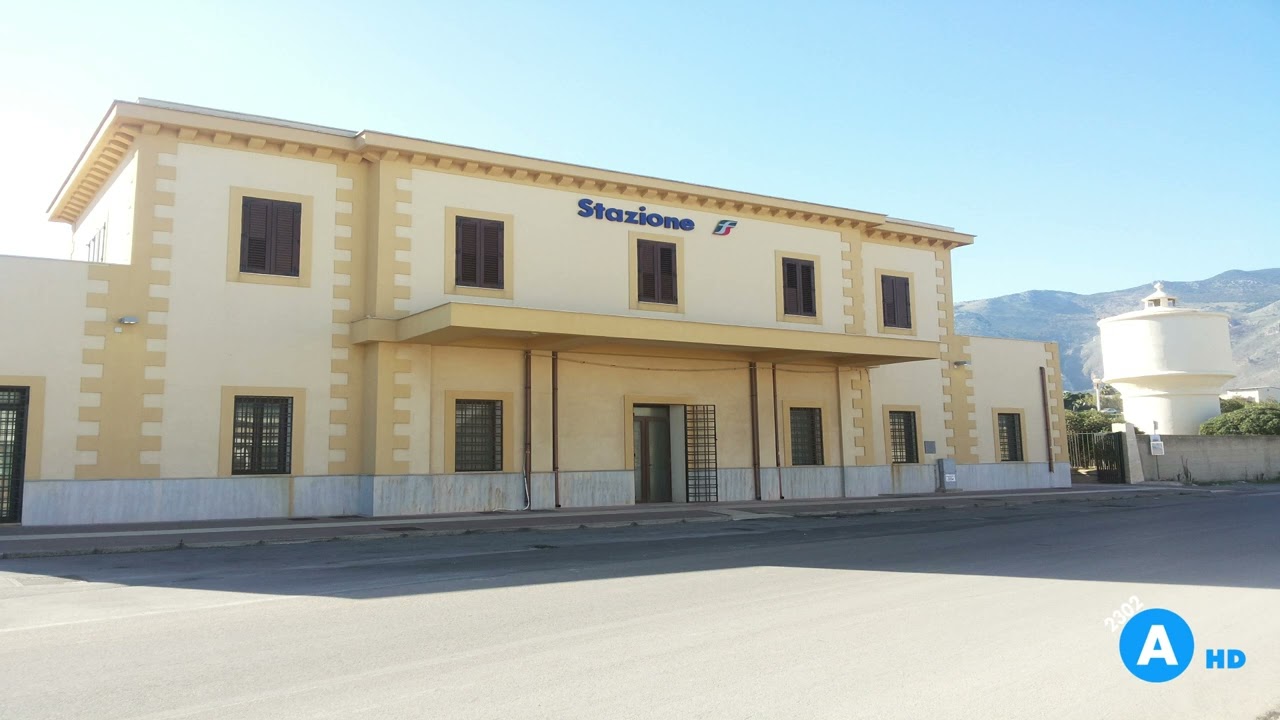 Annunci alla Stazione di Castellammare del Golfo