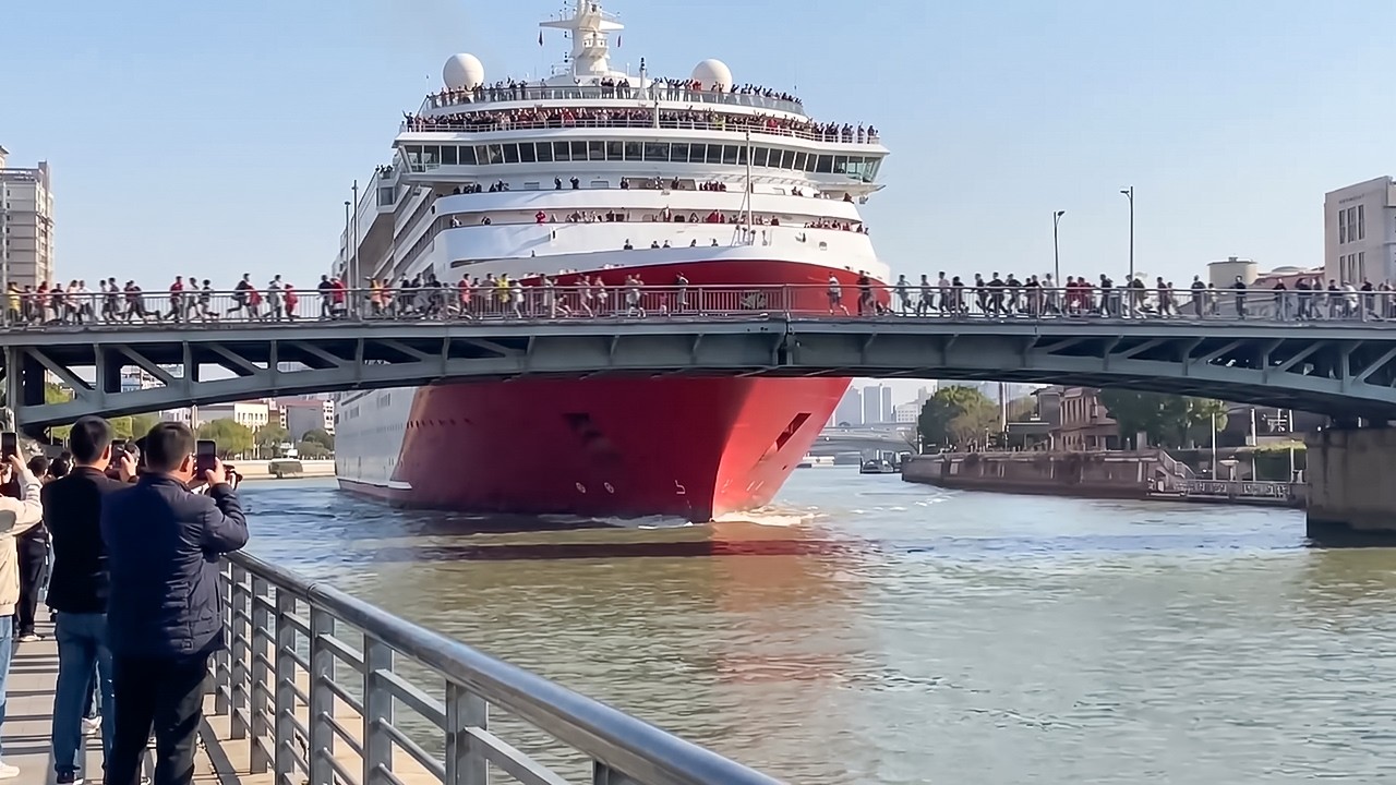 Unbelievable Ship and Boat Accidents Caught on Camera