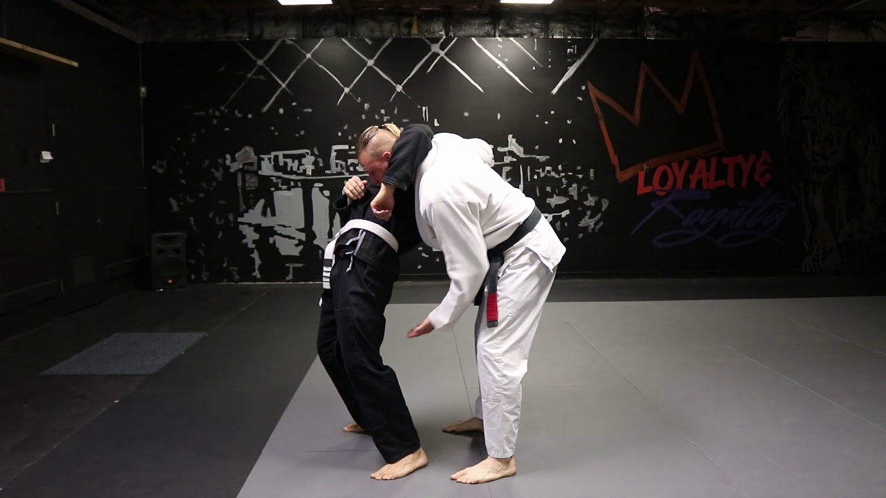 Helio Gracie Self Defense #19 Headlock Defense (Attacker Upright)