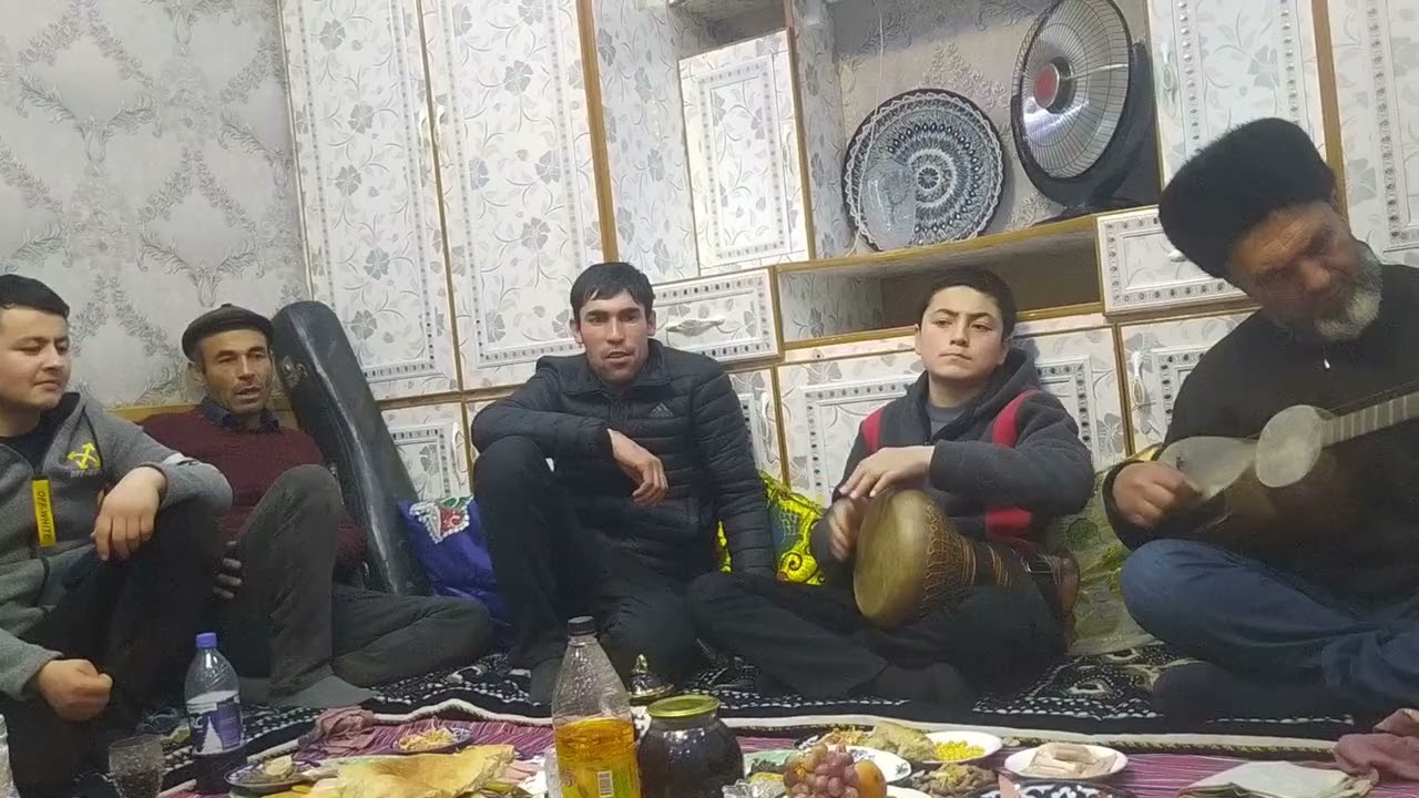 Э фалак дар мулкихуд Хор магардони маро