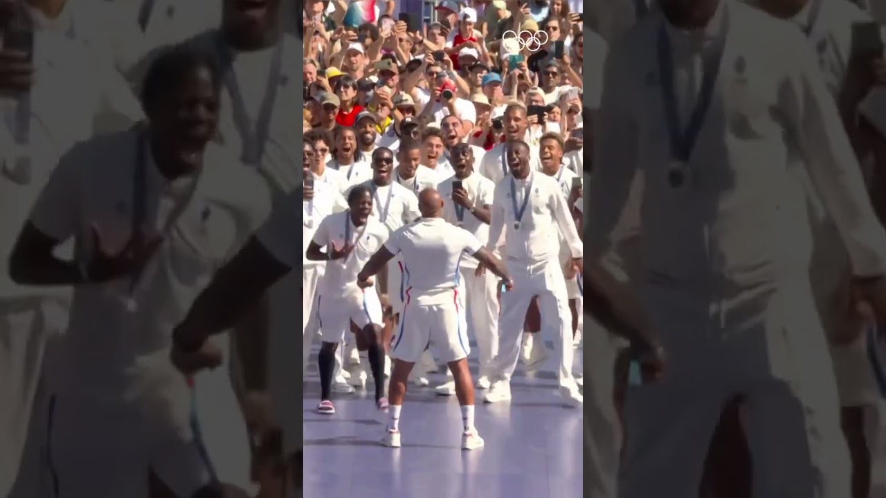 Thierry Henry with one of the coldest Olympic celebrations! ❤️