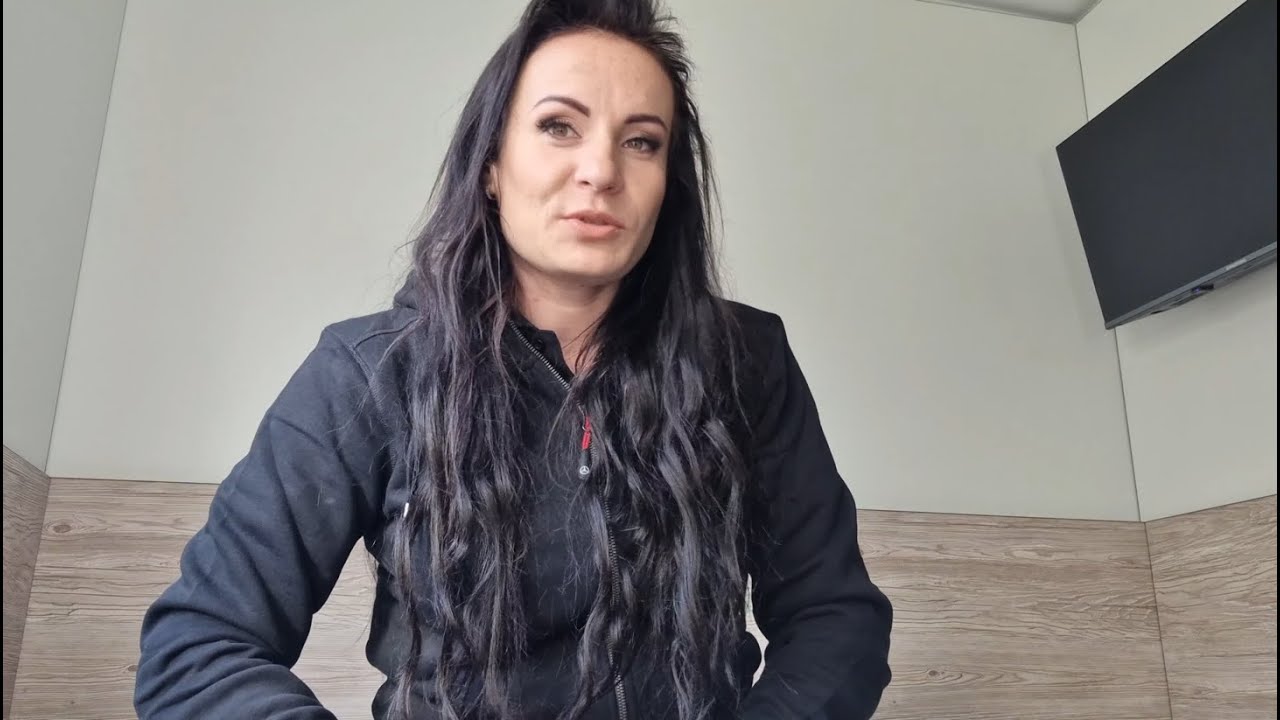 Die polnische Berufskraftfahrerin und Video-Bloggerin Kate testete unser Roatel im GVZ Bremen.