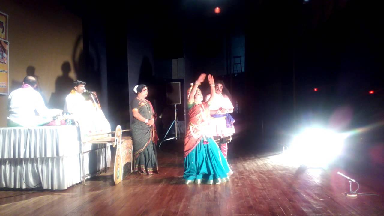 Patla Satish Shetty with Ganesh Shetty. Gejjeda Pooje Tulu Yakshagana held at Dombivalli.Part - 2