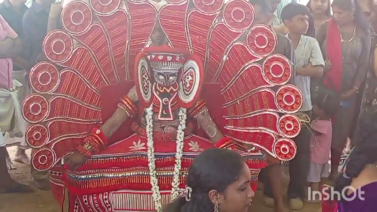 തെയ്യത്തിന് പോയതാ... Maddengatt.. Kannur.... Koothuparamba