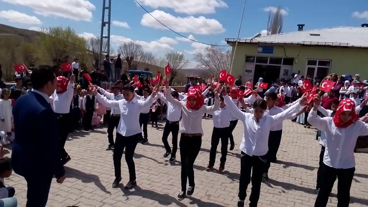 15 TEMMUZ'U 23 NİSAN DA UNUTMAMAK SİVAS YILDIZELİ SARIYAR ORTAOKULU 7-B