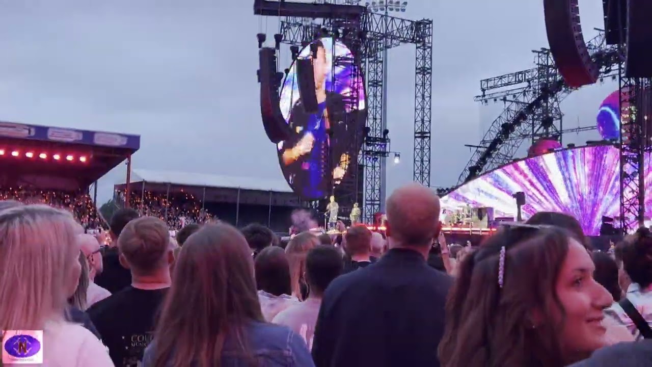 Coldplay - Flying Theme from E.T. / Music of the Spheres / Higher Power, Hull, 19th August 2025