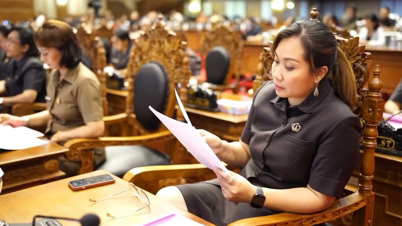 RAPAT PARIPURNA DPRD KAB BADUNG UNTUK MENDENGARKAN JAWABAN PEMERINTAH TERHADAP PU FRAKSI-FRAKSI DPRD