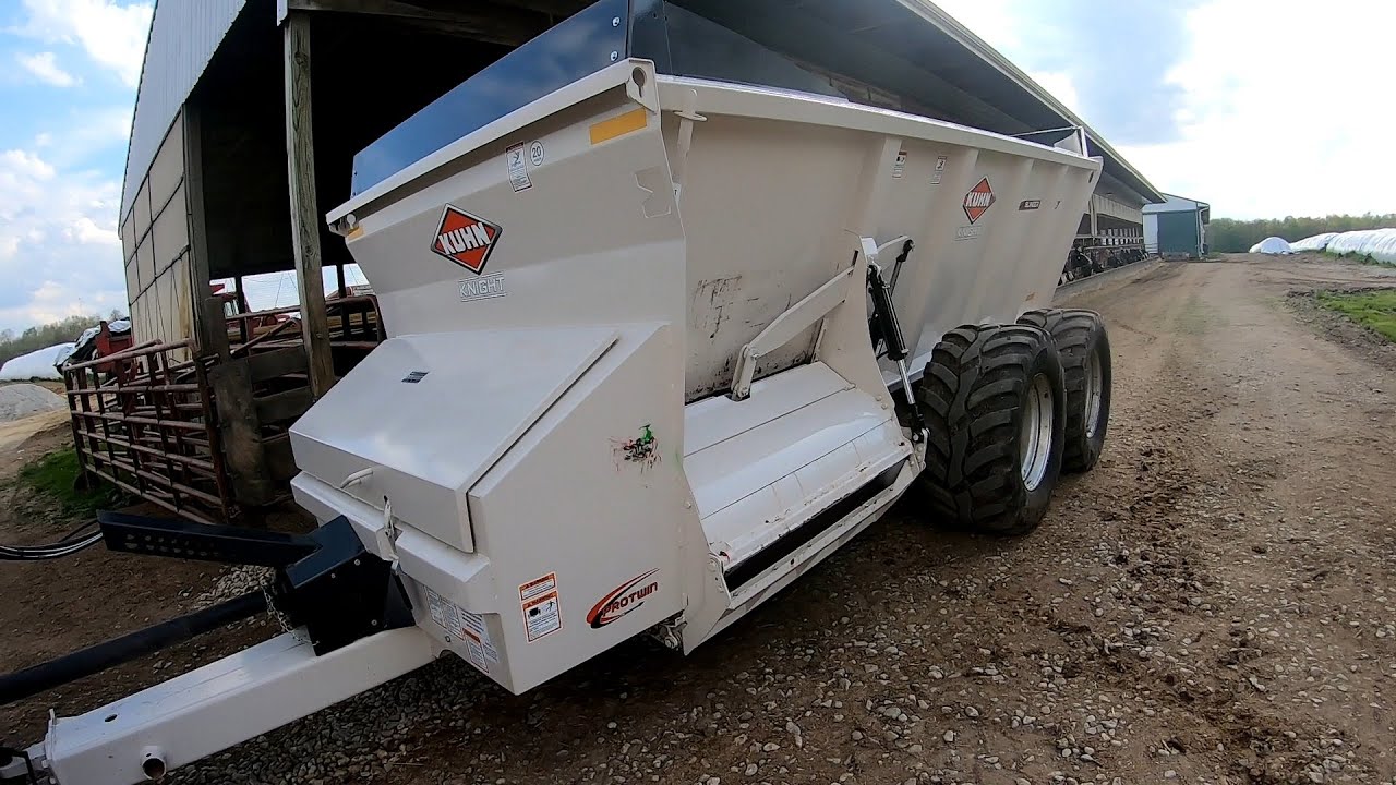 BRAND NEW KUHN KNIGHT SLC 126 MANURE SPREADER ARRIVES AT THE FARM!! (FULL REVIEW)