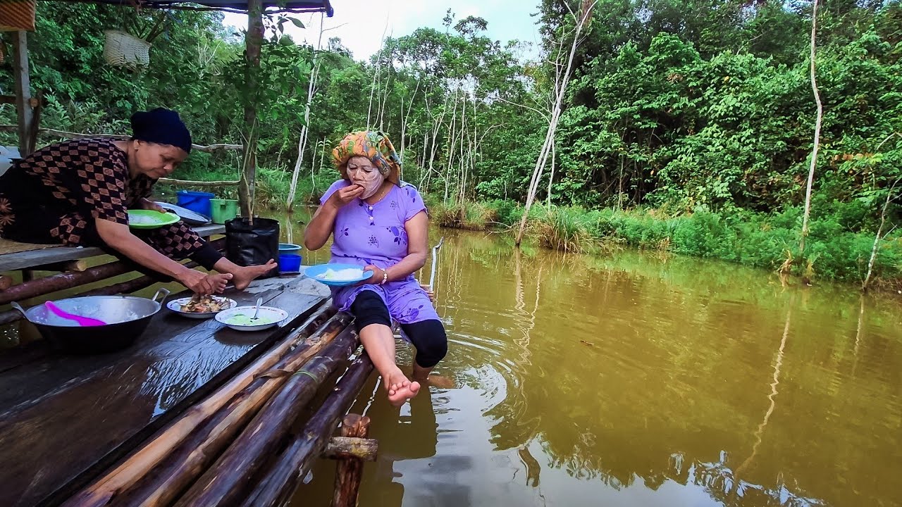 Kehidupan wanita suku dayak, hari hari hidup dari mancing hingga memasak tradisional pinggir sungai