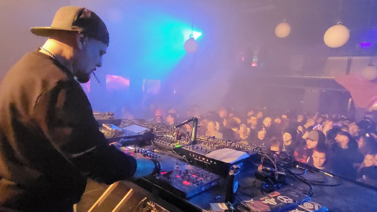 Suburbass live at Addicted To Pressure / New Year's Rave 2024 / Exil in Vienna