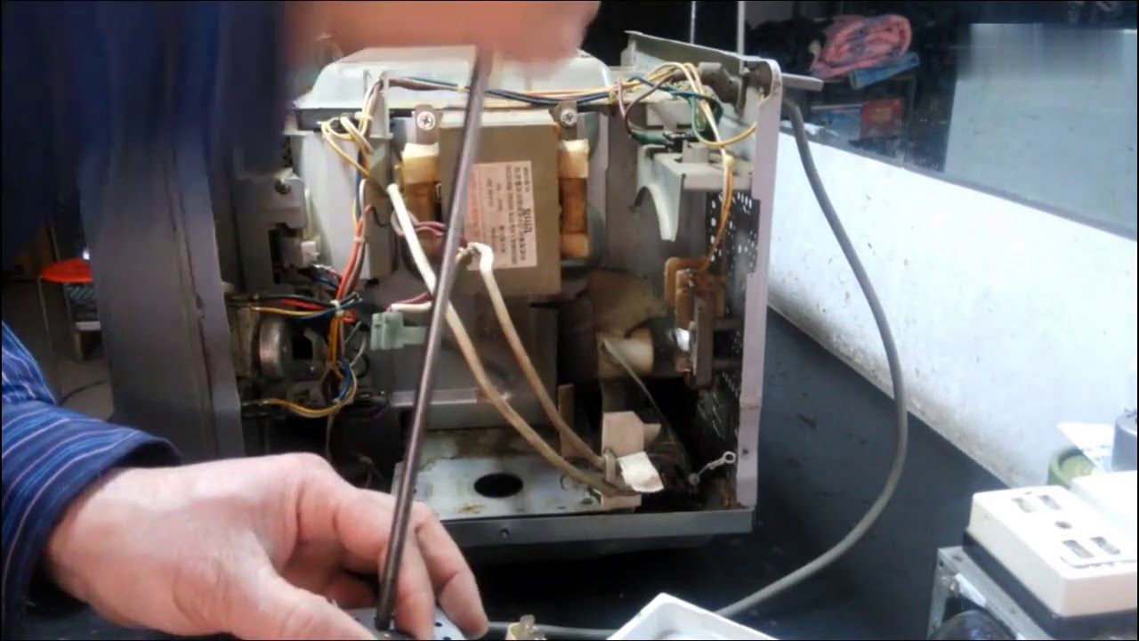 三洋微波炉换磁控管维修视频教程014000 3072129