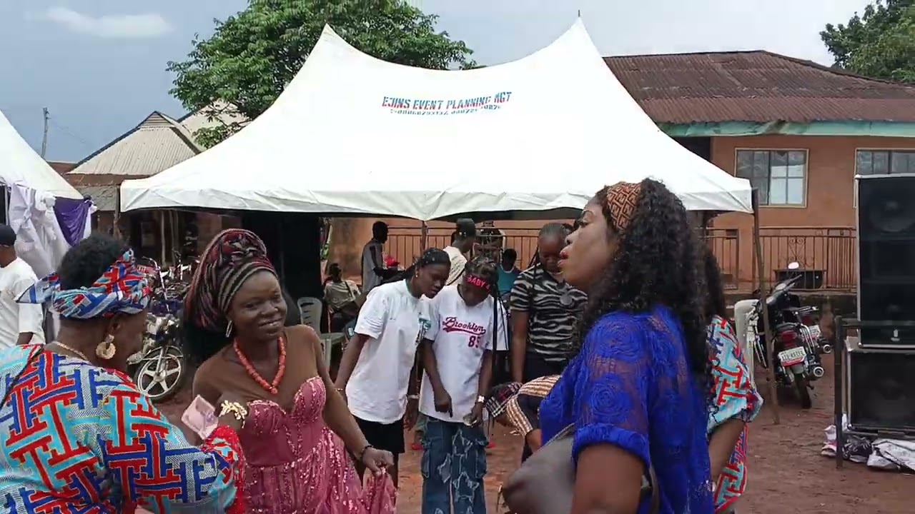 MENTOR J. ONYEASARA performed Onye mariechi @ late pa MORGINA burial ceremony 