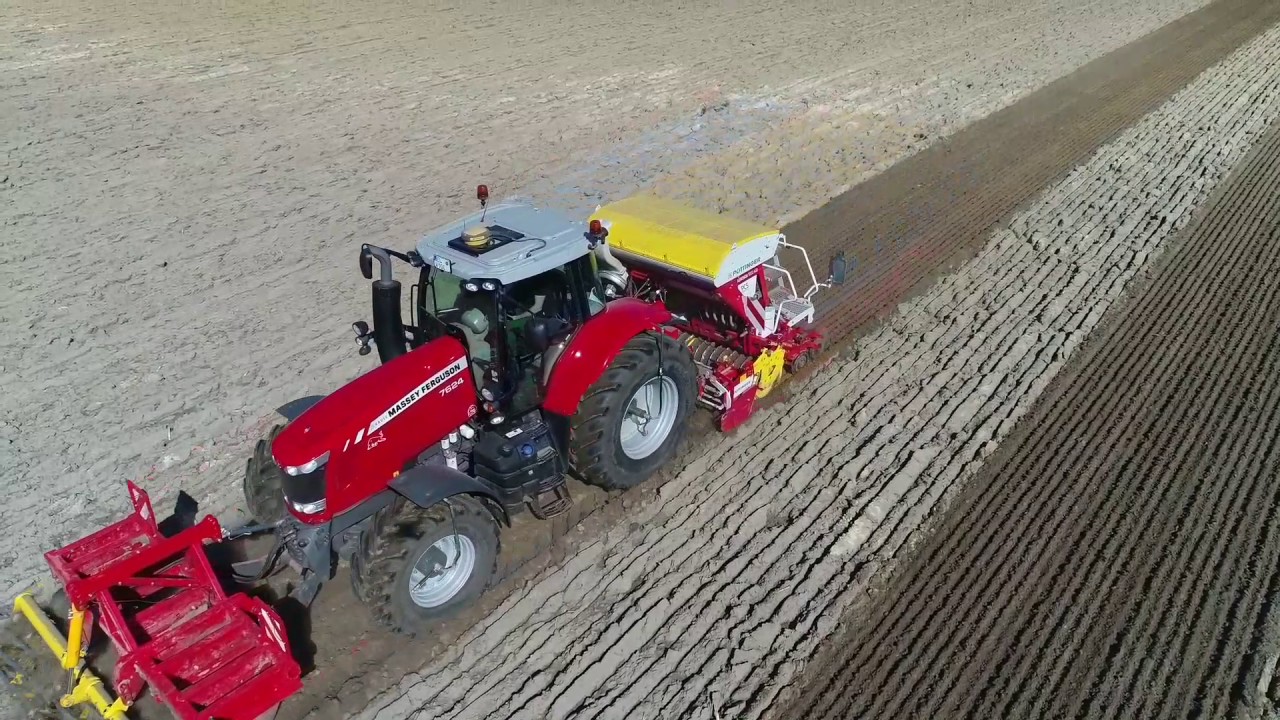 Massey Ferguson 7624 mit P&ouml;ttinger Aerosem am Maislegen