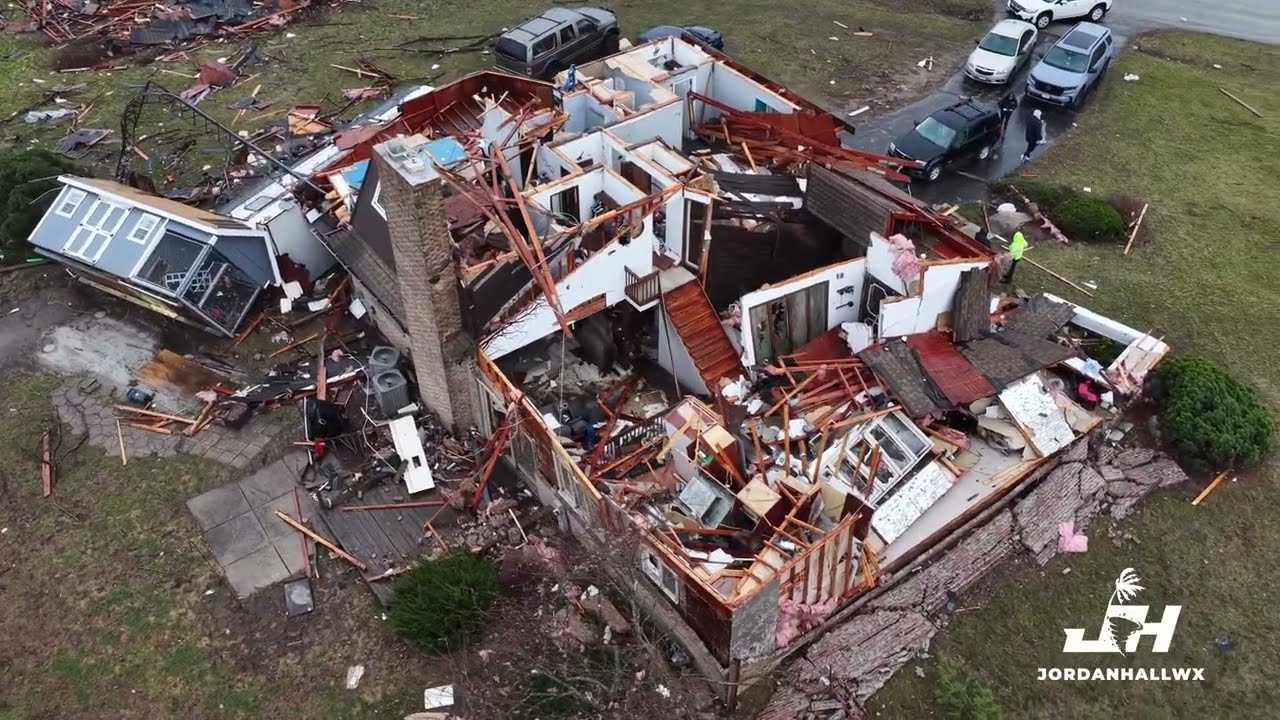 Strong Tornado damage in Aroma Park, Illinois #tornado  #damage