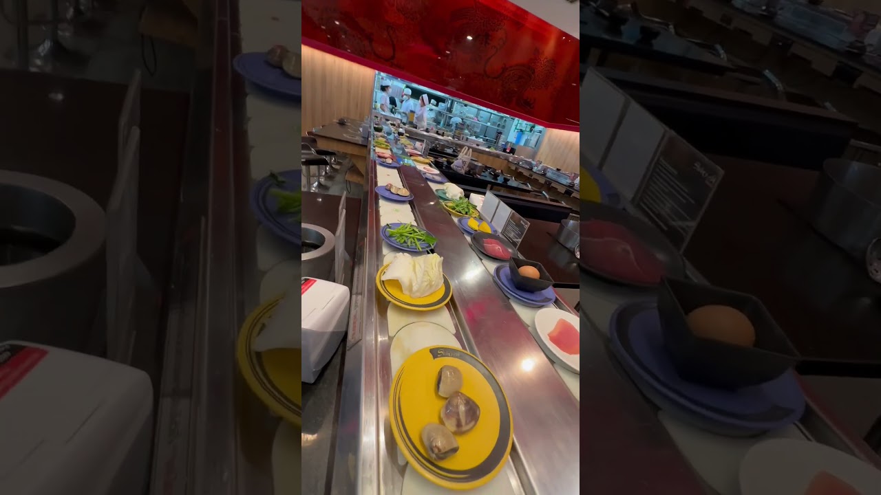 Non stop Japanese food conveyor belt #fastfood #japanesefood #restaurant