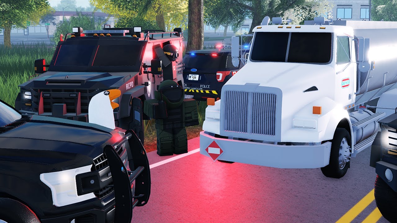 SWAT RESPONDS TO TANKER TRYING TO SNEAK EXPLOSIVES OVER THE BORDER! - ERLC Roblox Liberty County